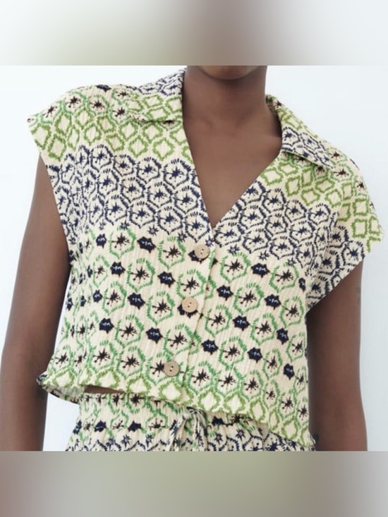 Zara Tops - Zara Patterned Green and Navy Button-Front Cropped Top
